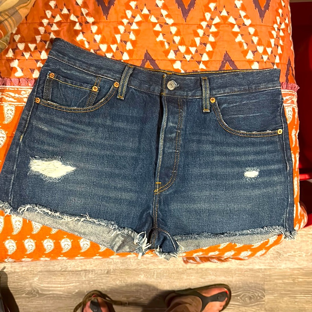 Super cute Levi’s jean shorts. Throw on boots and you are looking hot!